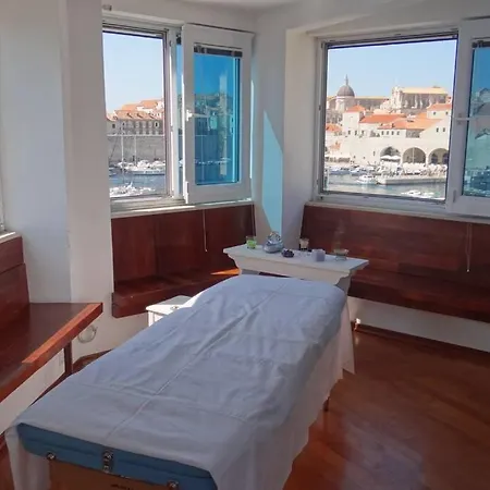 Guest house Adriatica - 4 Bedroom Vacation House *